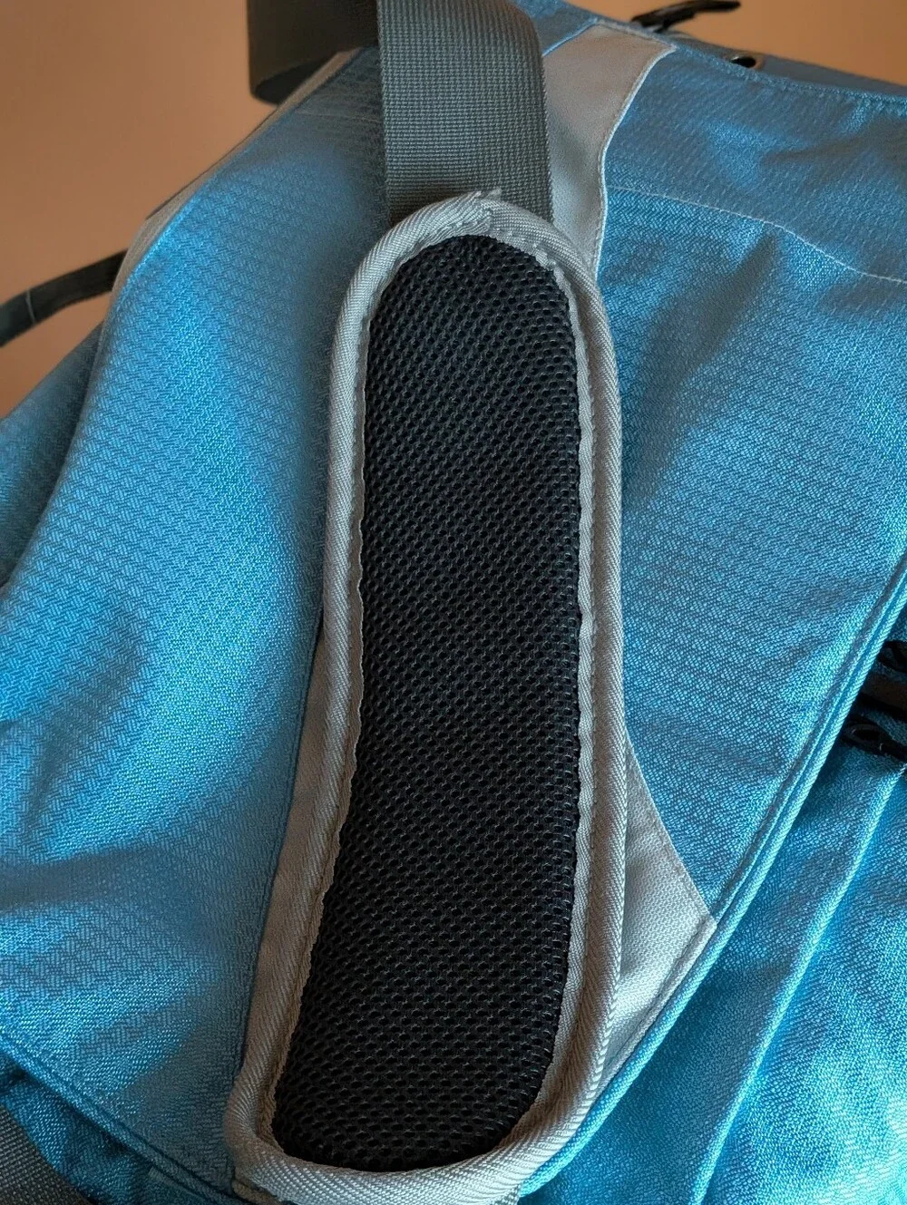 NEW High Sierra Light Blue and Gray Messenger Crossbody Bag
